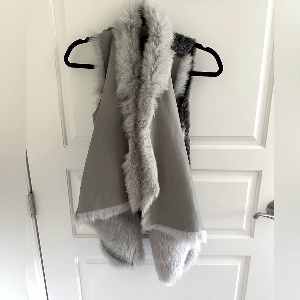 KARL DONOGHUE LAMBSKIN GREY SHEARLING VEST. Size 4.